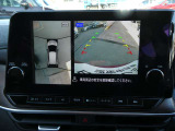 これが【アラウンドビューモニター】上空から見下ろしているかのような映像を映し出して、スムーズな駐車をアシスト