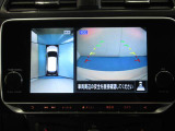 アラウンドモニター 白線や駐車車両をナビ及びルームミラーに表示 駐車している車両との位置関係も一目で分かって安心です