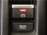指先の操作でパーキングブレーキの「作動と解除」が行うことができる装備。ブレーキペダルから足を離しても停止し続けてくれるオートブレーキホールド機能。信号待ちなどの際には便利。ECO運転で低燃費走行♪