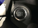 【スマートキー】カバンやポケットに入れたままでもドアの施錠・解錠が可能なスマートキーを装備。エンジンのオン・オフ時もカギを取り出す必要が無いからとっても便利です♪