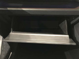 グローブボックス。