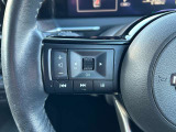 ナビと連動している、ステアリングスイッチが付いています!音量の操作や、チャンネルの変更が手元でできるので、安全運転に繋がります!