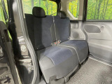 後部座席も気になるようなキズ・汚れやへたり等、大きなダメージはなく、良好な状態です。