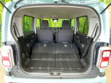 普段のお買い物や通勤、送迎等に十分な荷室スペースを確保しております。セカンドシートを倒すと、大きな荷物の積載も可能です♪
