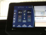 車内の温度管理に便利なオートエアコン☆