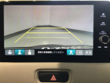 【バックカメラ】運転が苦手な方も車庫入れラクラクです!ギアをリバースに入れれば自動的に切り換わりますので、面倒な操作は不要です♪狭い駐車場もお車を傷つけず安心ですね!