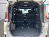 普段のお買い物や通勤、送迎等に十分な荷室スペースを確保しております。セカンドシートを倒すと、大きな荷物の積載も可能です♪