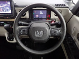 ハンドル左側にはオーディオ操作が出来るオーディオリモートコントロールスイッチ、右側にはHonda SENSINGとオートクルーズコントロールのスイッチを装備!