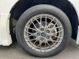 【アルミホイール】外観にマッチしたアルミホイールを装着しております。各種アルミホイールや、スタッドレスタイヤも取扱いしております。是非ご相談ください♪