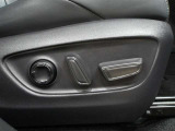 運転席はパワーシートなのでお好みのドライビングポジションに調整可能です♪