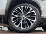 【純正18インチアルミホイール】外観にマッチした純正アルミホイールを装着しております。各種社外アルミホイールや、スタッドレスタイヤも取扱いしております。是非ご相談ください♪
