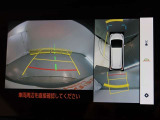 パノラミックビューモニター付きです。車両を上から見たような映像をモニター画面に表示。運転席からの目視では見にくい、車両周辺の状況をリアルタイムでしっかり確認できます。