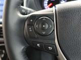 ステアリングスイッチ付き。前方から目を離すことなく操作することが可能です。