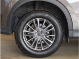 【純正アルミホイール】外観にマッチした純正アルミホイールを装着しております。ノーマルタイヤ、スタッドレスタイヤも広島マツダにお任せください。