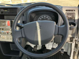 パワステではありませんのでハンドルが重く感じるかもしれませんが扱いやすいステアリングです♪