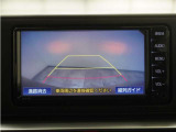 バックカメラ搭載です!車庫入れが苦手な人はもちろん、車両感覚に自信がある人にもお勧めです!見えない箇所が見えるようになるので、低い障害物や隠れてしまっている子供の存在等にも気付く事が出来ます。