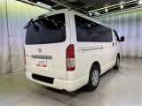 後ろから見ると車の印象も変わりますね♪