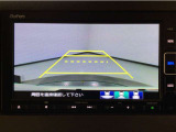 【バックカメラ】運転が苦手な方も車庫入れラクラクです!ギアをリバースに入れれば自動的に切り換わりますので、面倒な操作は不要です♪狭い駐車場もお車を傷つけず安心ですね!