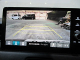 バックカメラの画像です。ガイドラインがスムースな車庫入れをサポートいたします!車庫入れの安心感がアップしますね☆