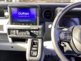 スマートフォンなどの充電に便利なUSBジャック。運転席からも助手席からも使いやすいです。