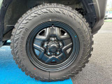 タイヤ残り溝が1.6mmになる目安として「スリップサイン」が設けられています。この車はまだまだ残ってますので、安心してお乗り頂けます!