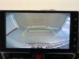 後方の視界をナビ画面に表示し、バック駐車や見にくいところの確認をサポートします。