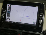【9インチ純正ナビ】純正ナビを装備。タッチパネル式で使いやすく、詳細地図により目的地をピンポイントで設定できます。初めての道でも迷いにくく、ロングドライブも快適ですよ♪