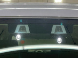 【衝突軽減装置】走行中に前方の車両等を認識し、衝突しそうな時は警報とブレーキで衝突回避と被害軽減をアシスト。より安全にドライブをお楽しみいただけます。