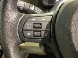 ステアリングにオーディオ操作スイッチが付いています。オーディオ画面に直接タッチしなくても操作が出来ますので、運転に集中できます。