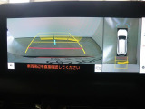 バックモニター付き。 車両後方の映像が表示されるので、車庫入れが苦手な人も安心です。ただし、目視確認もお忘れなくお願いいたします。