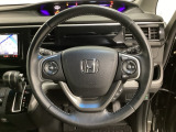 ハンドルにHondaセンシング系のクルーズコントロールやレーンキープアシストなどのスイッチと、オーディオの操作スイッチが装備されています。ハンドルから手を離さず安全に操作できます。
