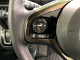 ステアリングにオーディオ操作スイッチが付いています。オーディオ画面に直接タッチしなくても操作が出来ますので、運転に集中できます。