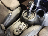 ミニ独特のゴーカートフィーリングと呼ばれる軽快なハンドリングはAT車、MT車のどちらでも楽しめます。