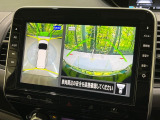 【アラウンドビューモニター】専用のカメラにより、上から見下ろしたような視点で360度クルマの周囲を確認することができます☆死角部分も確認しやすく、狭い場所での切り返しや駐車もスムーズに行えます。