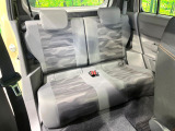 後部座席も気になるようなキズ・汚れやへたり等、大きなダメージはなく、良好な状態です。