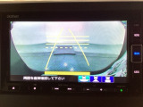 バックでの車庫入れも安心です! リアカメラが付いているバックモニター付のナビを装備しております。操作線もついており距離感も画面から確認できます。