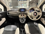 コンパクトな車体ながらも開放感あるコックピット