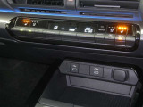 【オートエアコン】車内温度を感知して自動で温度調整をしてくれるのでいつでも快適な車内空間を創り上げます!どの席に座っても快適なドライブが楽しめます♪