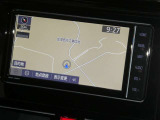 【7インチ純正ナビ】純正ナビを装備。タッチパネル式で使いやすく、詳細地図により目的地をピンポイントで設定できます。初めての道でも迷いにくく、ロングドライブも快適ですよ♪