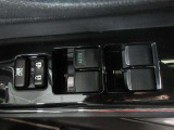 もちろん全席パワーウインドー付。運転席から操作できて便利です。