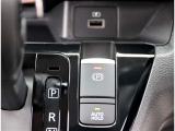 電動パーキングブレーキ&オートブレーキホールド!ブレーキペダルを踏み続けなくていいから、信号待ちがラクになります!