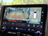 【パノラミックビューモニター】専用のカメラにより、上から見下ろしたような視点で360度クルマの周囲を確認することができます☆死角部分も確認しやすく、狭い場所での切り返しや駐車もスムーズに行えます。
