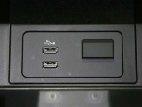【充電用USB端子】デバイスの充電に便利です。※実際の接続端子は写真で確認or店舗までご気軽にお問合せください♪