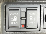【両側パワースライドドア】スマートキーや運転席のスイッチで後席両側スライドドアの開閉が可能♪電動だから力を入れてドアを開ける必要が無く、小さなお子様でも簡単に開け閉めでき快適です♪