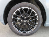 純正15インチアルミホイールが装備されています!