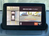 狭い場所での駐車やすれ違いなどでより的確な運転操作に役立つ360&deg;ビューモニターが装備されています。