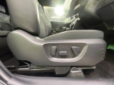 【パワーシート】スイッチ一つで簡単にシートの微調整が可能!電動だから力もいりません!快適なシートポジションにセットして、快適なドライブをお楽しみください。