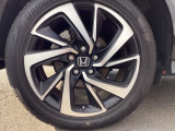 純正アルミホイールです。足元が引き立つので、車全体のイメージがアップしますよ!