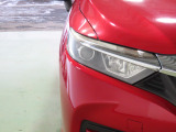 LEDヘッドライトは、点灯の瞬間から光量を発揮し、突然暗くなるトンネルなどでの安定感を高めます。