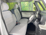 運転席シート廻りは使用感も少なく、良好な状態となっています。前オーナー様が丁寧に使っていたことがよくわかりますね。